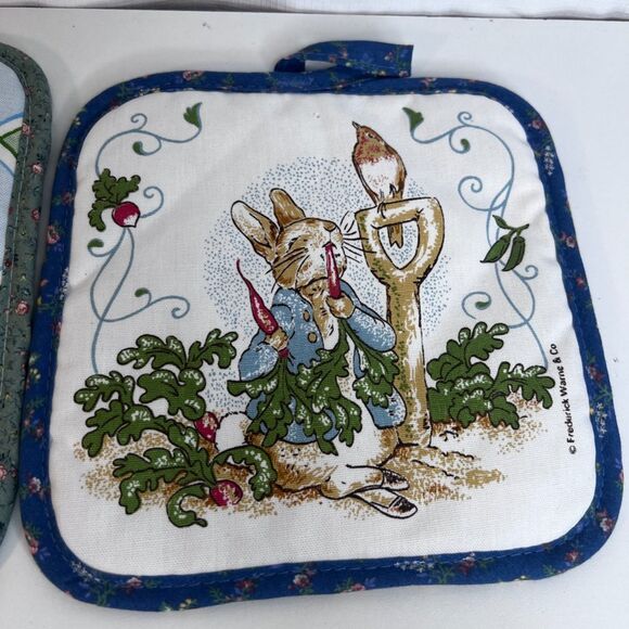 Bunny Potholders Set of 2 Easter Garden VTG Frederick Warne & Co Cottage Core - Picture 3 of 10